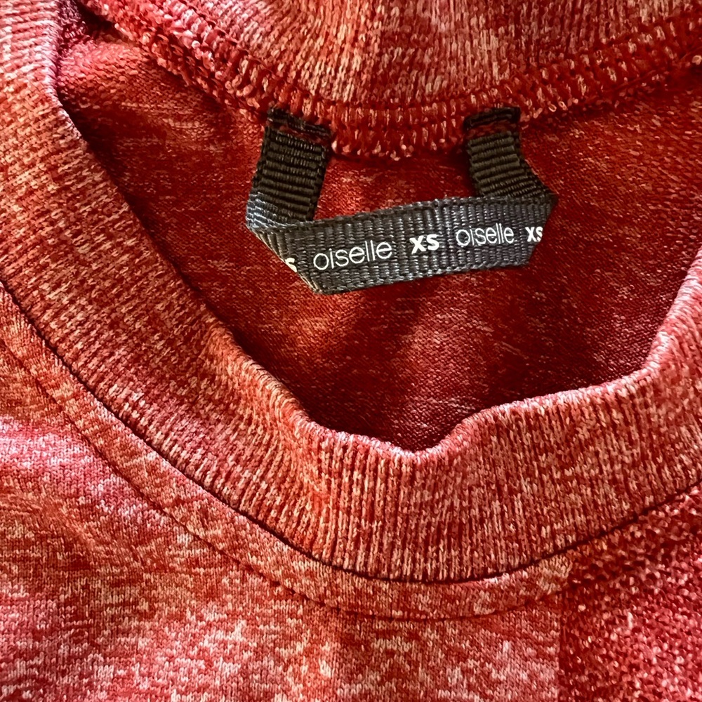 Oiselle Maroon Heathered Crew Neck Top, Brick 🧱 color, women sporty top. - Picture 2 of 10
